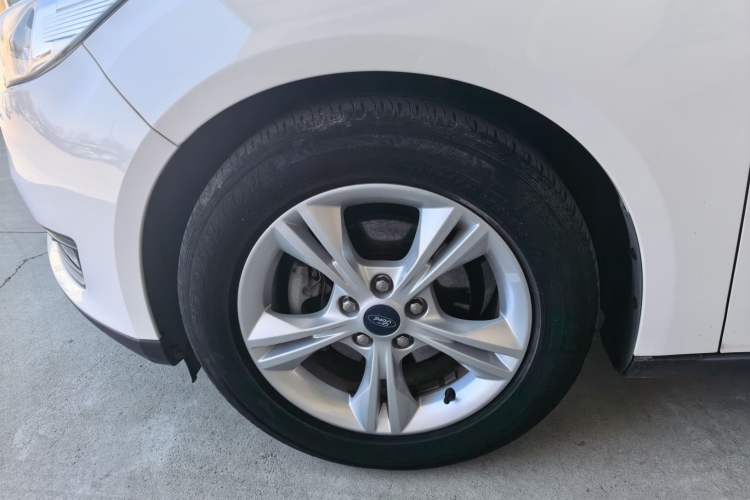 Used Ford Focus 2015 Sedan 1.6L Automatic Comfort Model Exterior 4