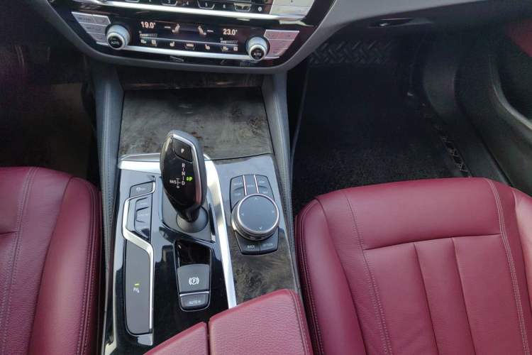 Used BMW 5 Series 2018 Restyled 530Li Leading Edition M Sport Package