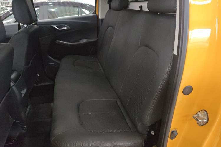 Used JMC Yuhu 5 2019 2.0T Diesel Manual Two-Wheel Drive Classic China VI Standard