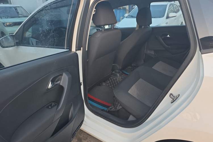 Used Volkswagen Polo 2016 1.4L Manual Fashion Model