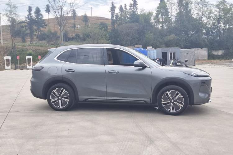 Used Geely Galaxy Xingjian 7 EM-i 2025 120km Exploration+ Version Exterior 2