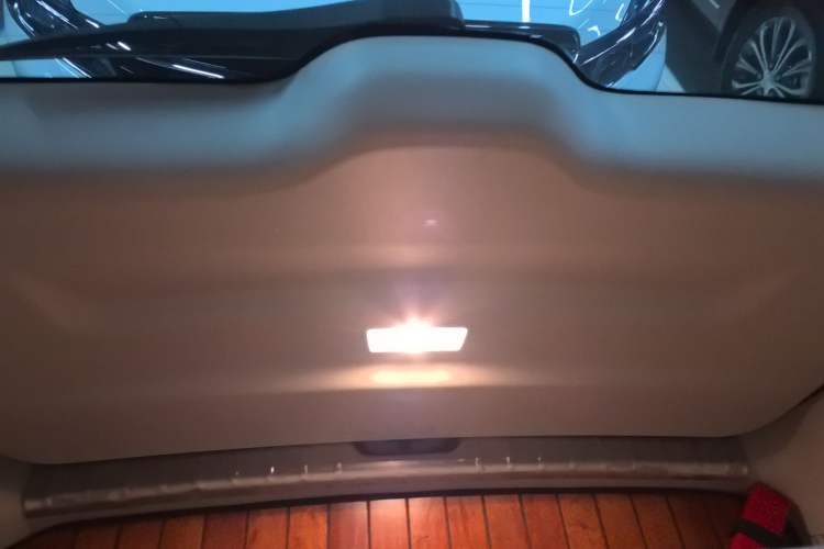 Used Buick GL8 2021 Land Cruiser Executive Class 652T Luxury Model
