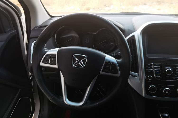 Used JMC Yusheng S350 2013 2.4T Automatic 2WD Diesel Luxury Edition 5 Seats
