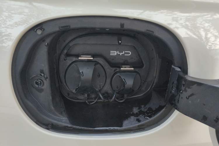 Used BYD Seal 06 New Energy 2024 DM-i 120KM Luxury Model Exterior 8