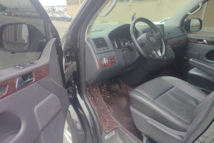 Used Volkswagen Multivan 2012 2.0 TSI Two-Wheel-Drive Luxury Edition