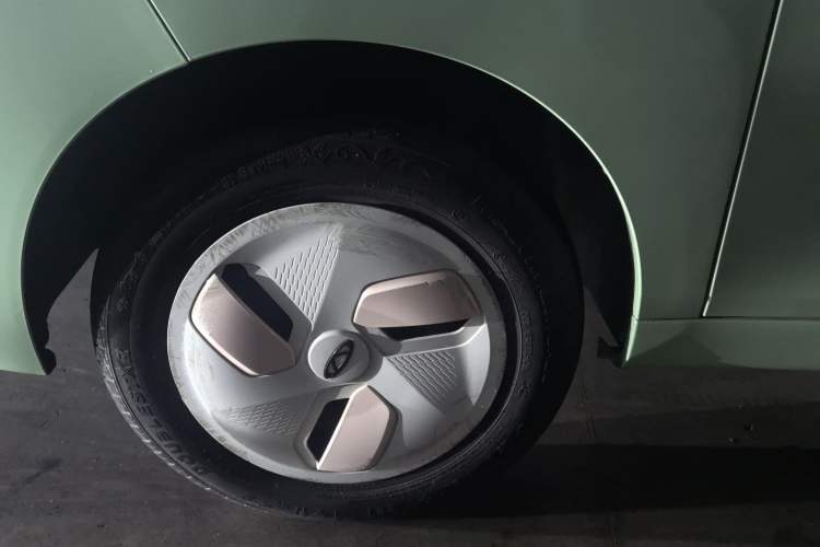 Used Chery QQ Ice Cream 2022 120km Milkshake Phosphate Lithium-Iron Exterior 2