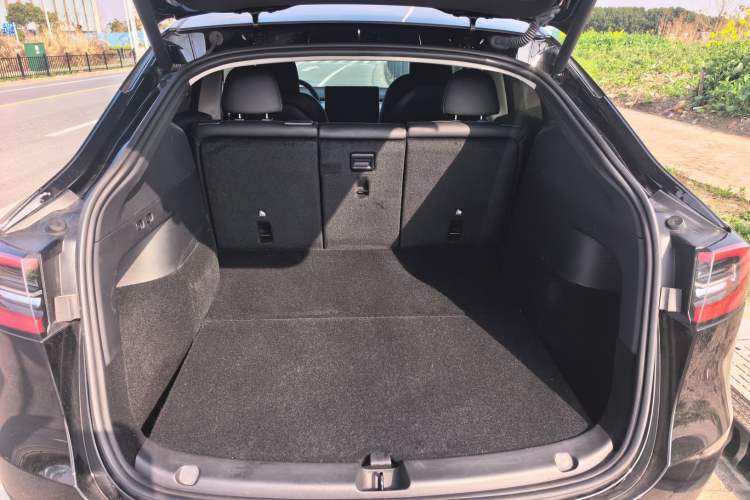 Used Tesla Model Y 2023 Rear-Wheel-Drive Version