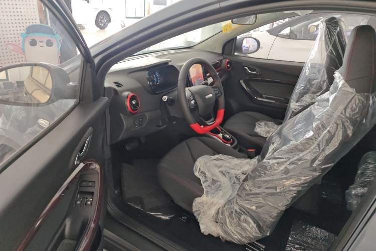 Used Chery New Energy Little Ant 2022 Revised Version Sweet Pink Edition Half-Sugar Version Lithium Iron Phosphate 30.7 kWh 30 kW 301 km