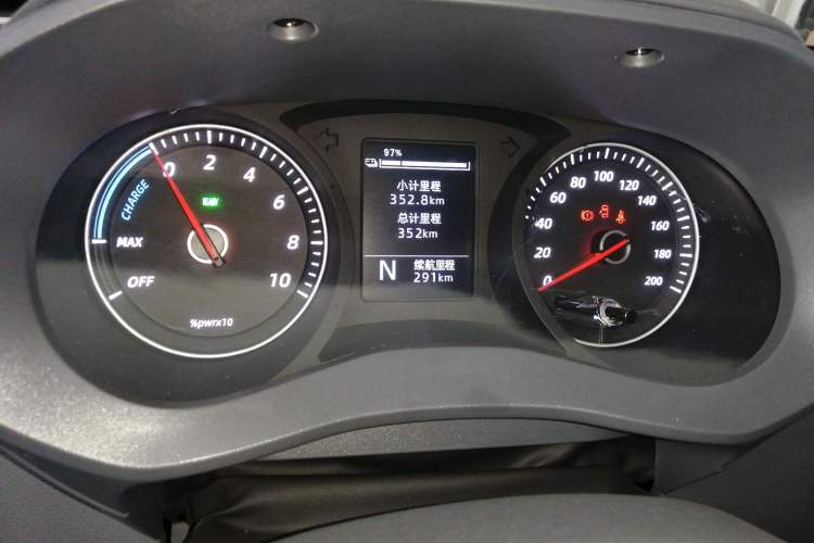 Used Wuling Yangguang 2024 300KM Comfort Version Passenger Van 75kW