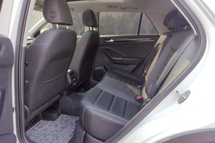 Used Volkswagen T-ROC 2021 280TSI DSG Two-Wheel Drive Comfort Connect Edition