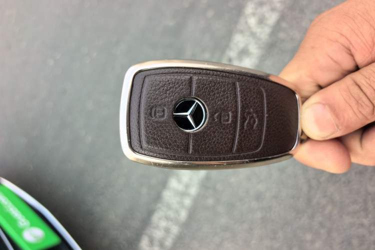 Used Mercedes-Benz E-Class 2019 E 300 L Sporty and Stylish Model