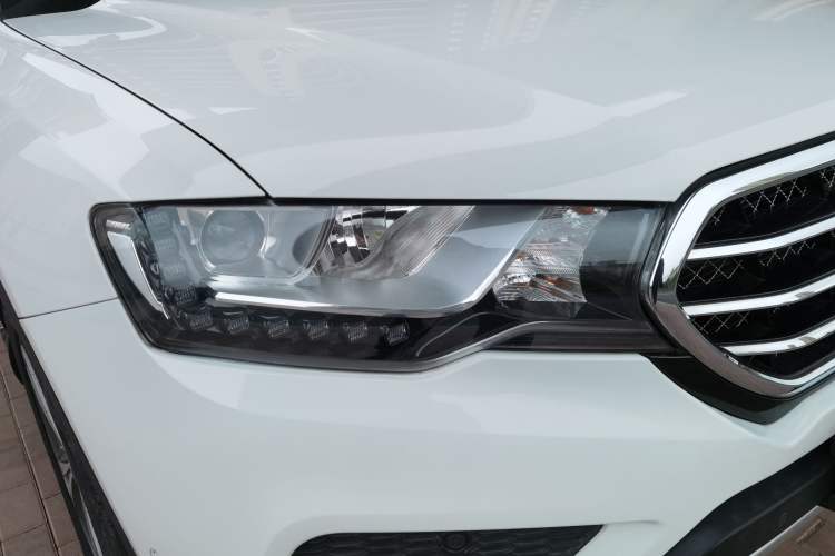 Used Haval H6 Coupe 2016 Blue-Label Diesel 2.0T Manual Two-Wheel Drive Elite Model China IV Standard
