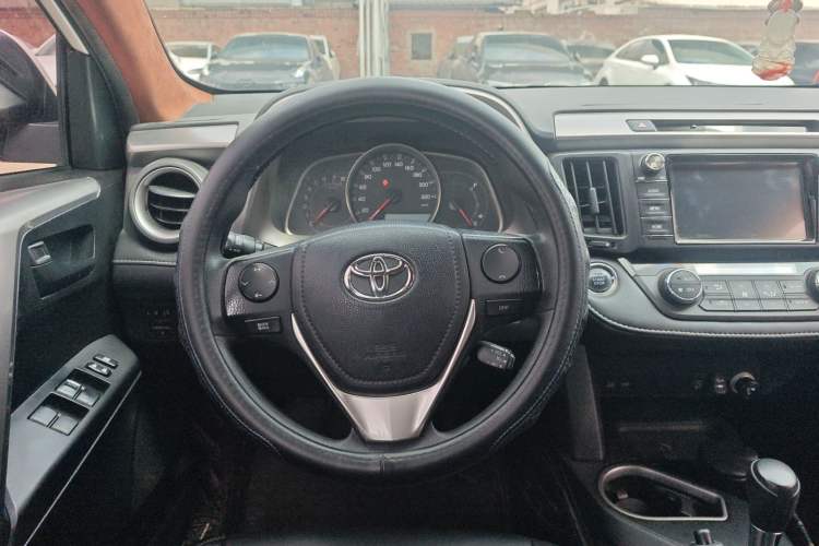 Used Toyota RAV4 2016 2.0L CVT Two-Wheel Drive Fashion Edition China V Standard