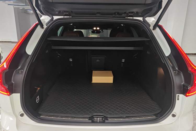 Used Volvo XC60 2024 B5 4x4 Smart Luxury Edition
