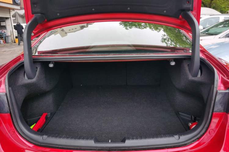 Used Mazda Atenza 2018 2.0L Blue Sky Luxury Edition China VI Standard Trunk