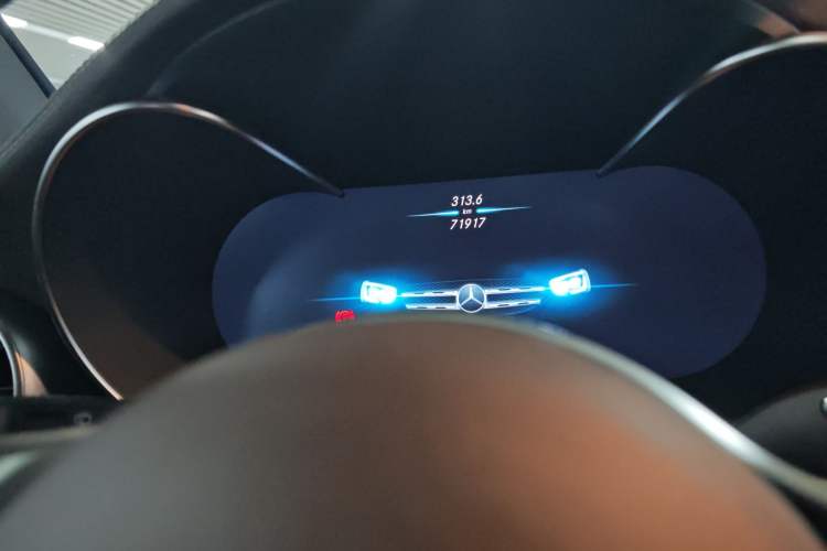 Used Mercedes-Benz GLC 2021 GLC 300 L 4MATIC Dynamic Model Odometer Close Up