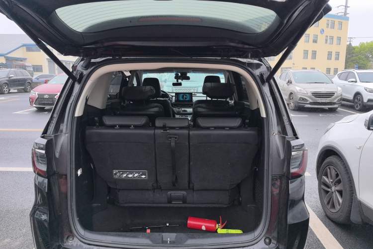 Used Honda Elysion 2022 2.0L eHEV Luxury Edition Trunk