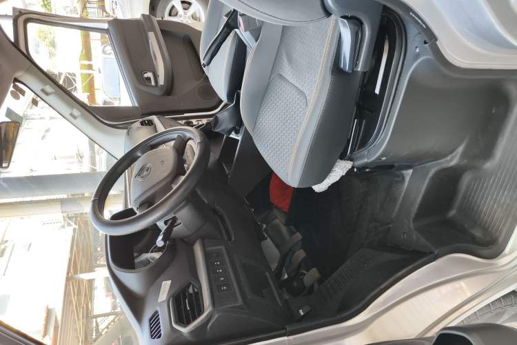 Used CHANGAN KAICHENG Ruixing M60 2023 1.6L CNG Comfort-Grade 6-Seater Passenger Vehicle Exterior 8