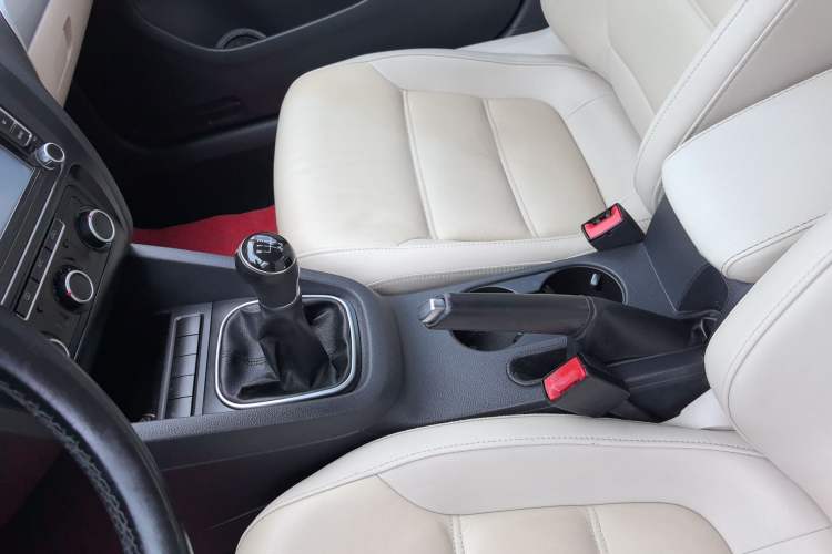 Used Volkswagen Sagitar 2014 1.6L Manual Comfort Model
