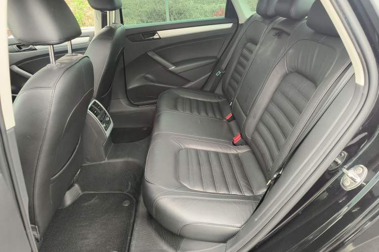 Used Volkswagen Passat 2014 1.8TSI DSG Prestige Edition Interior 3