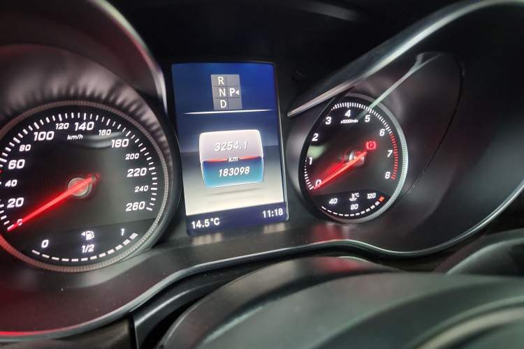 Used Mercedes-Benz V-Class 2018 V 260 Avantgarde Edition China V Odometer Close Up