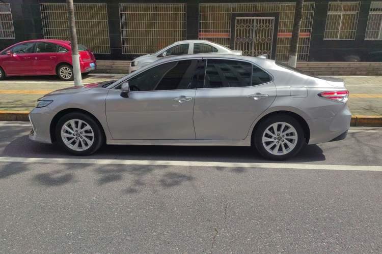 Used Toyota Camry 2021 2.0G Luxury Edition
