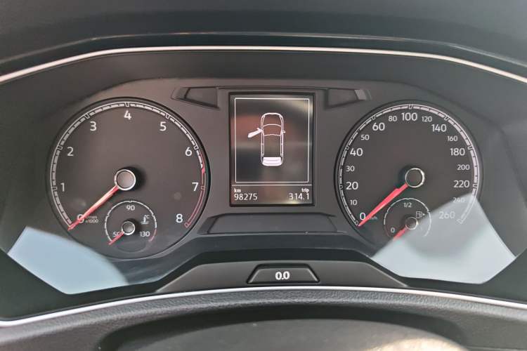 Used Volkswagen T-ROC 2018 280TSI DSG Two-Wheel-Drive Comfort Version China V Standard Odometer Close Up