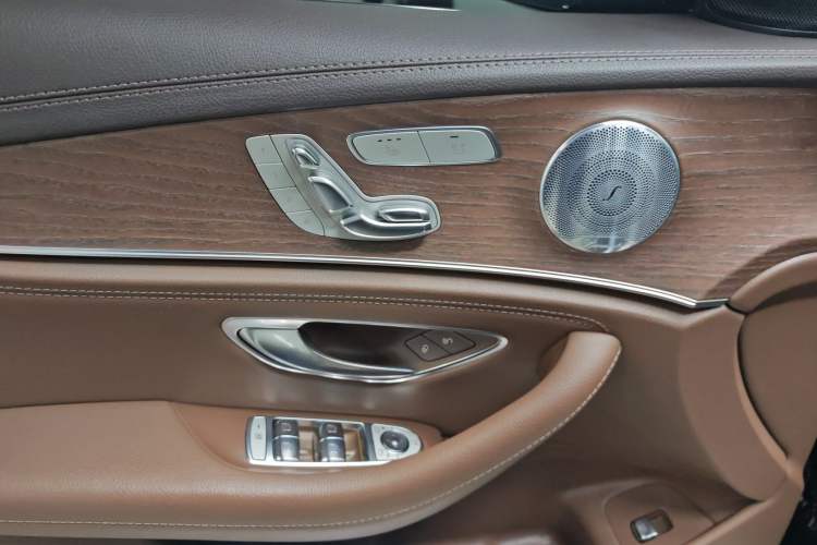 Used Mercedes-Benz E-Class 2019 Facelifted E 300 L Stylish Version Interior 3