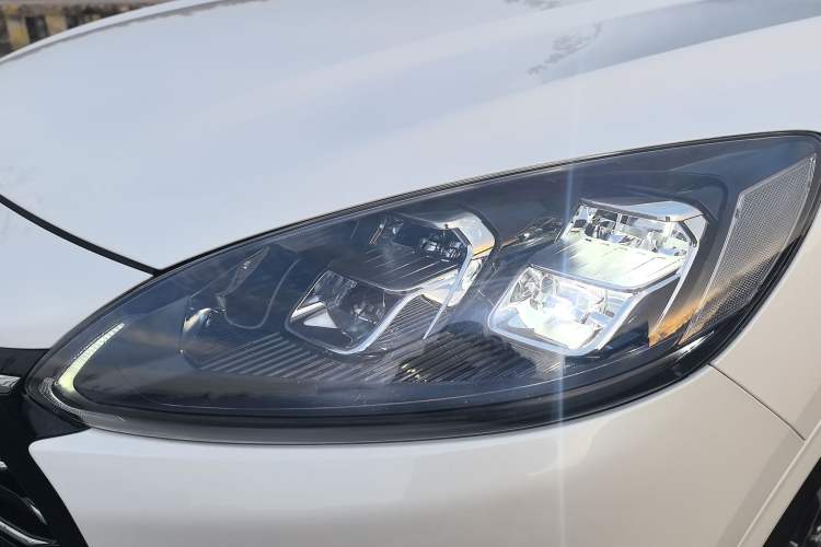 Used Ford Escape 2020 EcoBoost 245 Two-Wheel Drive Smart & Enjoyment Model Left Front Headlight