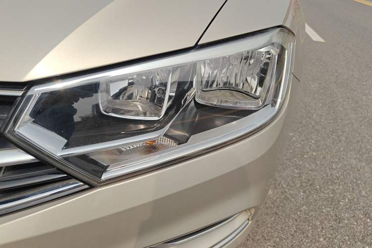 Used Volkswagen Bora 2016 1.6L Manual Comfort Model Left Front Headlight