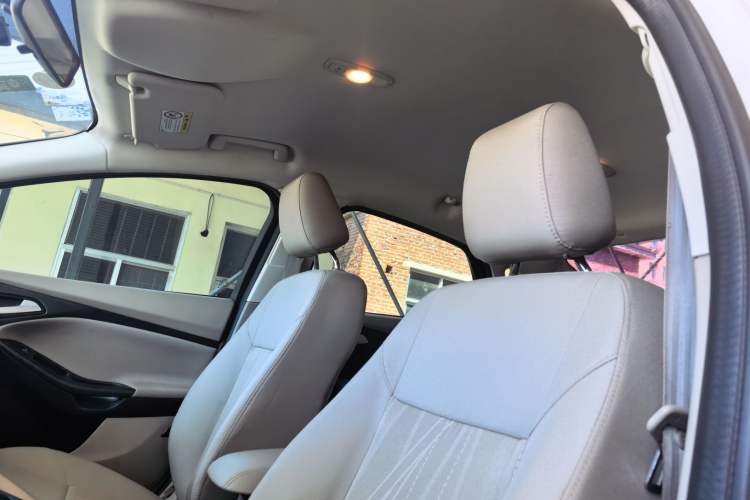 Used Ford Focus 2015 Sedan 1.6L Automatic Comfort Model Headliner