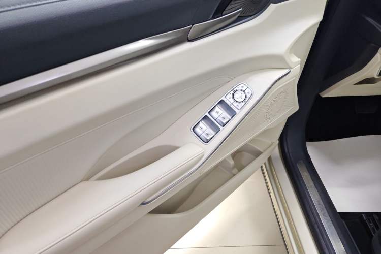 Used Haval H6 2024 1.5T Two-Wheel Drive Ultra Interior 2