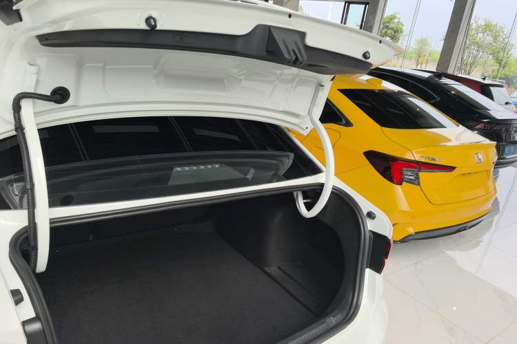 Used Volkswagen Lavida 2023 Revised Version 1.5L Automatic Starry Sky Edition – 5 Million Units Trunk