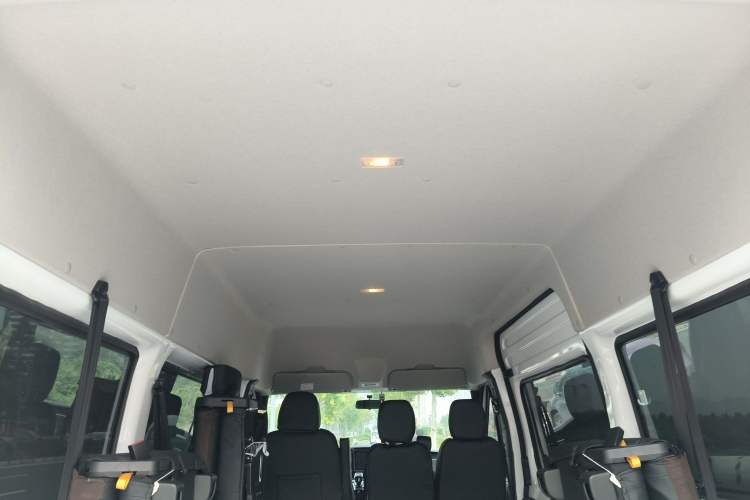 Used JMC Fushun 2025 2.0T 8AT Diesel Mid-Range Mid-Top Commercial Multi-Purpose 7-Seater Passenger Vehicle
