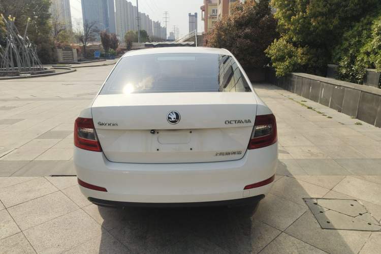 Used Skoda Octavia 2017 1.6L Automatic Front-Wheel Drive Model
