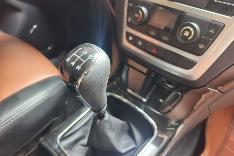 Used Foday Landfort 2015 1.9T Diesel Two-Wheel Drive Standard Edition 7 Seats
