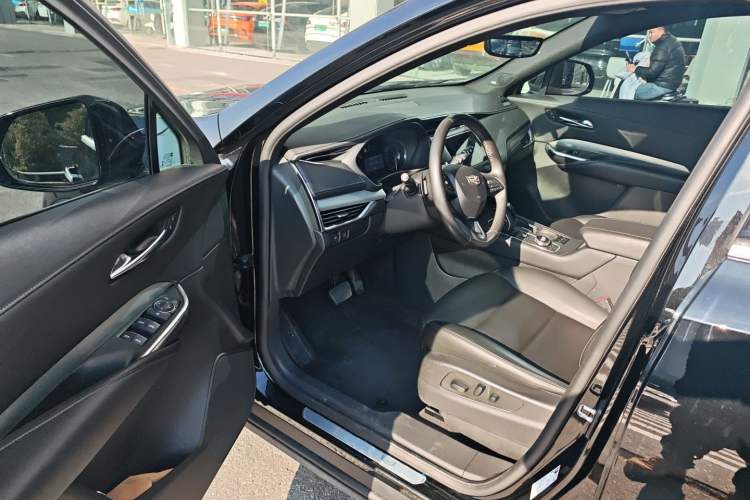 Used Cadillac XT4 2018 28T Two-Wheel Drive Leading Version