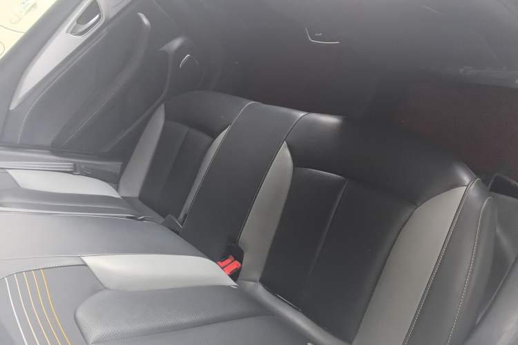 Used Roewe i6 MAX New Energy 2020 1.5T PHEV Cool & Stylish Skyroof Edition
