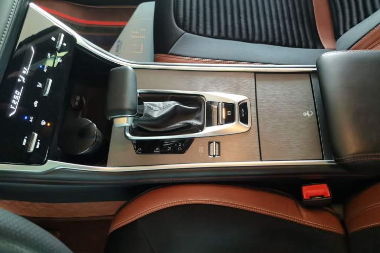 Used CHANGAN CS75 2023 Enjoy Edition 1.5T DCT Luxury Version Gear Lever