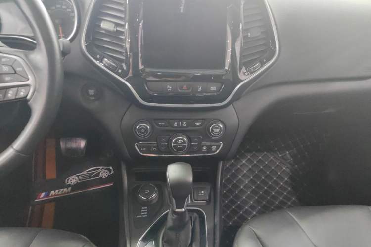 Used Jeep Cherokee 2019 2.0T Four-Wheel Drive Exploration Edition + Autonomous Driving Smart Package China V
