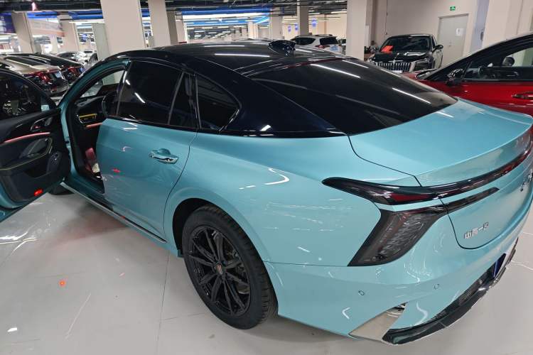 Used Hongqi H6 2023 2.0T ZhiZhen Edition