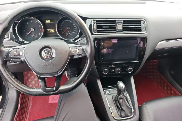 Used Volkswagen Sagitar 2017 230TSI Automatic Comfort Version
