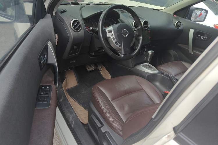 Used Nissan Qashqai 2015 2.0 XL Coolfire CVT 2WD Interior 2