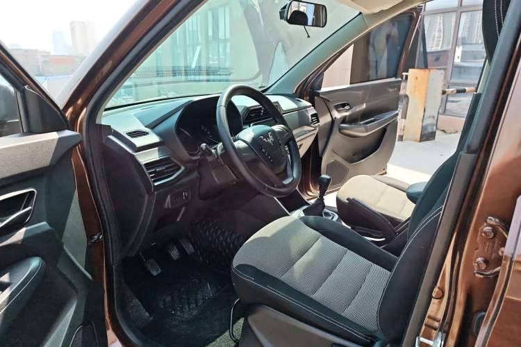 Used Wuling Hongguang 2019 1.5L S Basic Version China VI Standard LAR