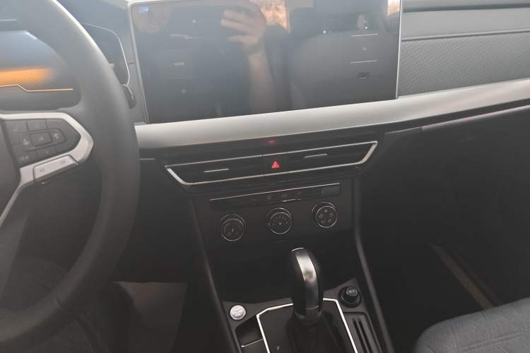 Used Volkswagen Lavida 2023 280TSI DSG Full-Comfort Edition Audio And AC Panel