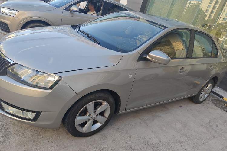 Used Skoda Rapid 2013 1.6L Automatic Smart Selection Model
