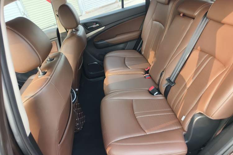 Used BYD S7 2015 2.0T Upgraded Automatic Luxury Version Interior 2