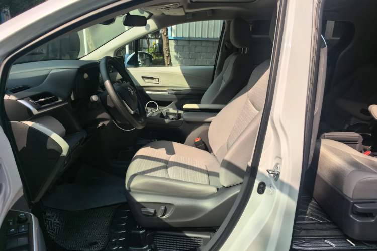 Used Toyota SIENNA 2024 2.5L Hybrid Comfort Edition