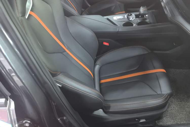 Used Changan UNI-V 2024 1.5T Smart Navigation Version
