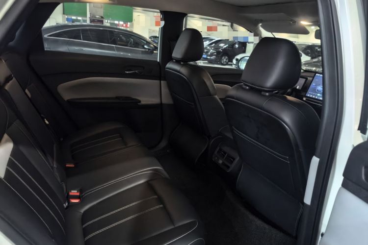 Used Venucia VX6 2023 520 Pro
